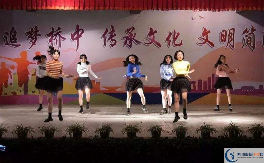 簡(jiǎn)陽(yáng)石橋中學(xué)平行班與實(shí)驗(yàn)班差多少？