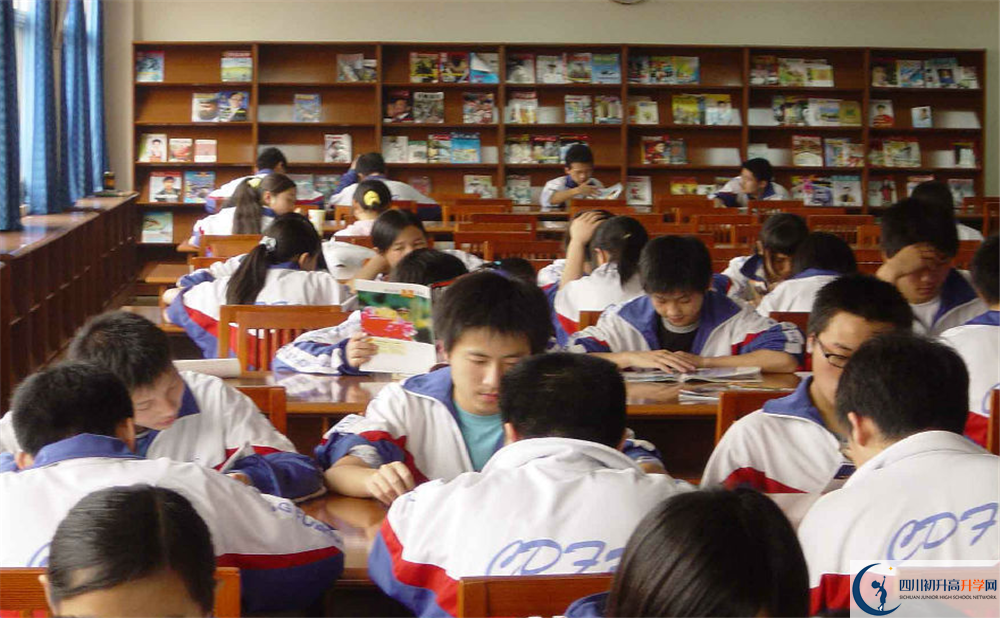2020成都大學(xué)附屬中學(xué)初升高分班考試題難不難？