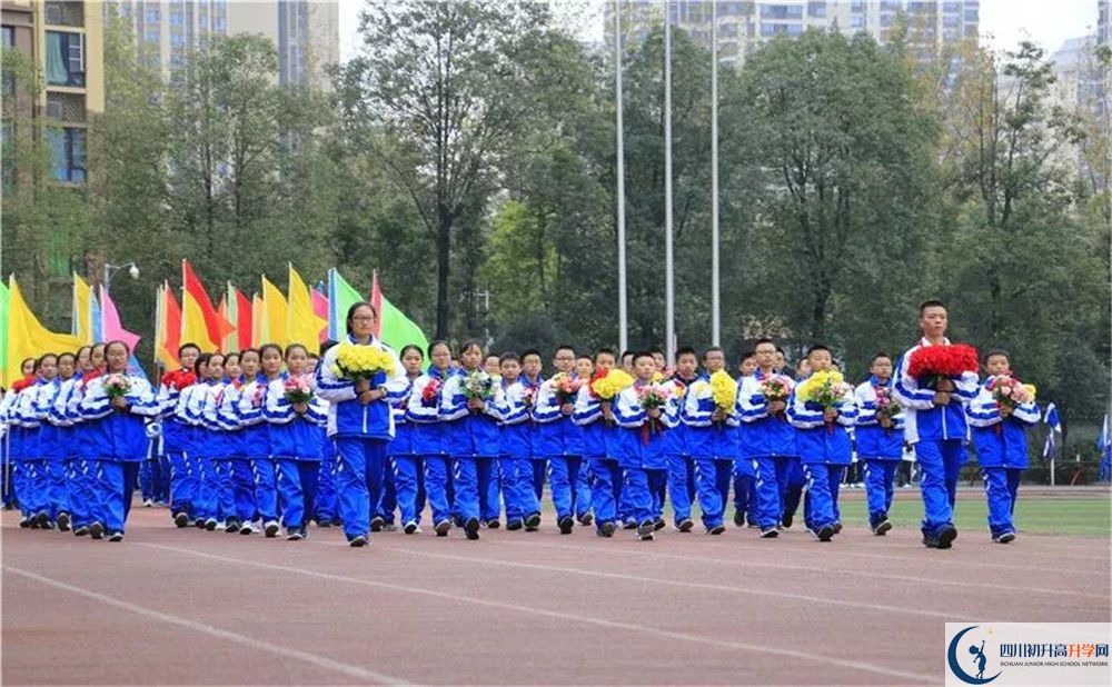 成都石室中學實驗班學費貴嗎？