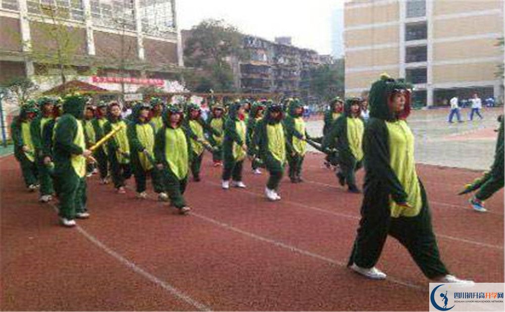 四川大學(xué)附屬中學(xué)實(shí)驗(yàn)班學(xué)費(fèi)貴嗎？