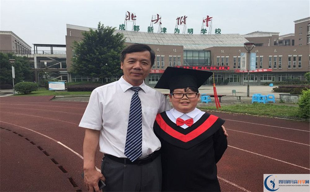 成都新津?yàn)槊鲗W(xué)校高中分班考試難嗎？
