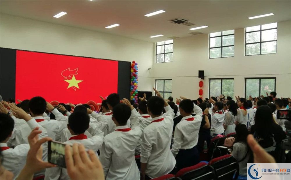 成都七中八一學(xué)校走讀生作息時間是多久？