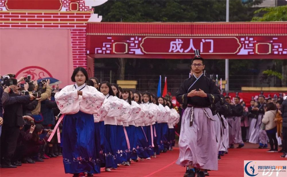 成都七中萬達學校在校學生總?cè)藬?shù)是多少？