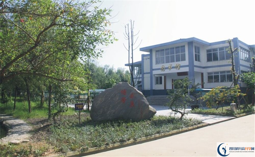 樹德懷遠(yuǎn)中學(xué)在校學(xué)生總?cè)藬?shù)是多少？