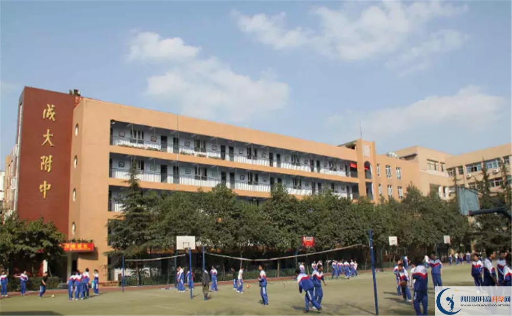 成都大學(xué)附屬中學(xué)軍訓(xùn)多久？