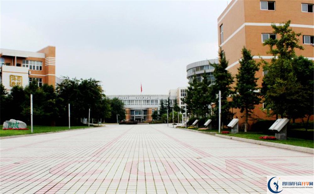 成都七中實驗學(xué)校軍訓(xùn)多久？