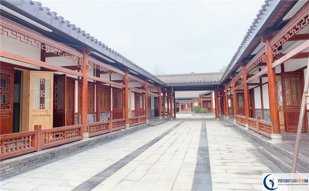 成都綿實(shí)外國語學(xué)校2020年學(xué)費(fèi)多少？